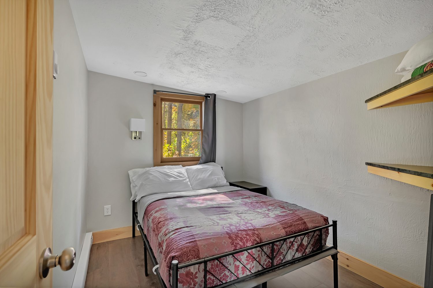 Bedroom with double bed
