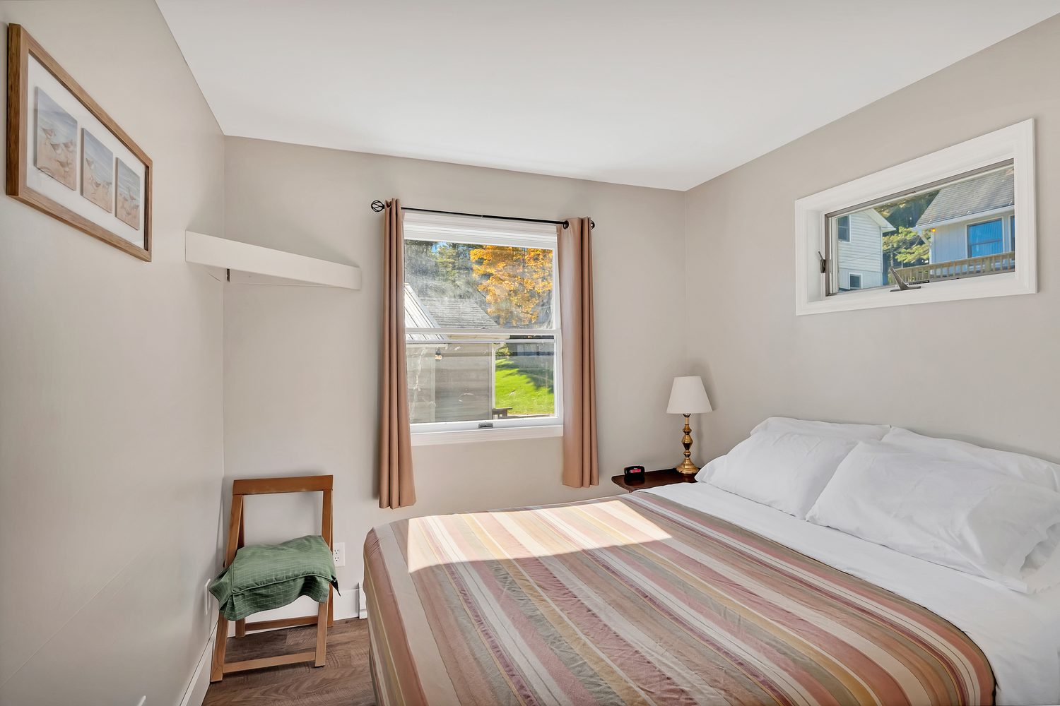 Bedroom with queen bed